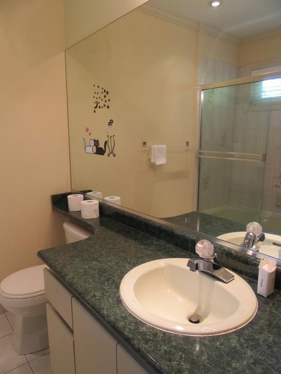 Maple Guesthouse แวนคูเวอร์ ภายนอก รูปภาพ