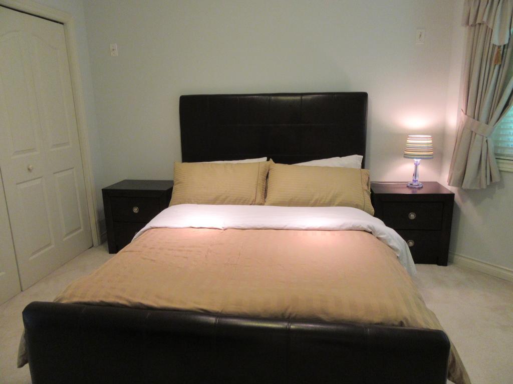 Maple Guesthouse แวนคูเวอร์ ภายนอก รูปภาพ